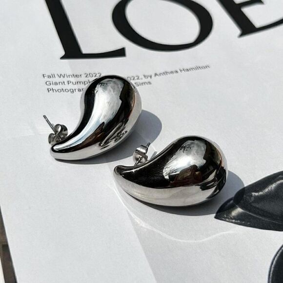 New! “Ambré” Silver Chunky Stud Earrings - Picture 2 of 4